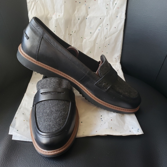 Clarks Women's Raisie Elletta Loafers. - Picture 9 of 12